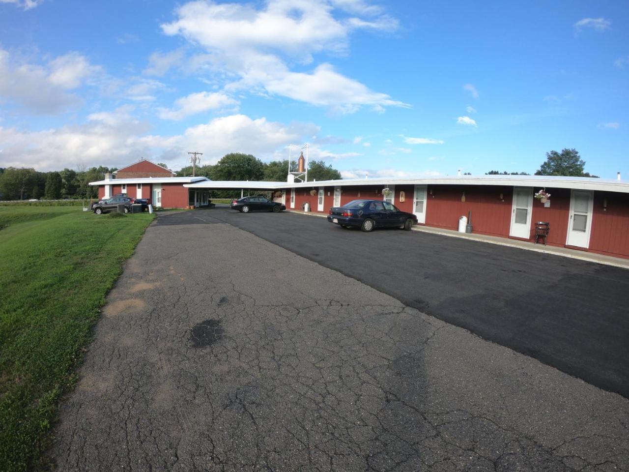 Copper Lantern Motor Lodge West Brookfield Экстерьер фото