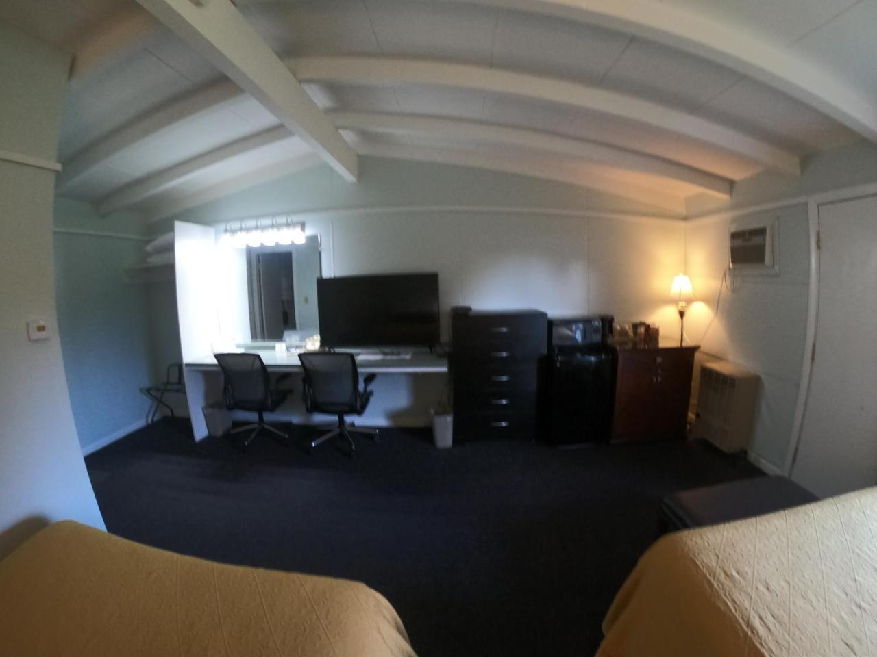 Copper Lantern Motor Lodge West Brookfield Экстерьер фото